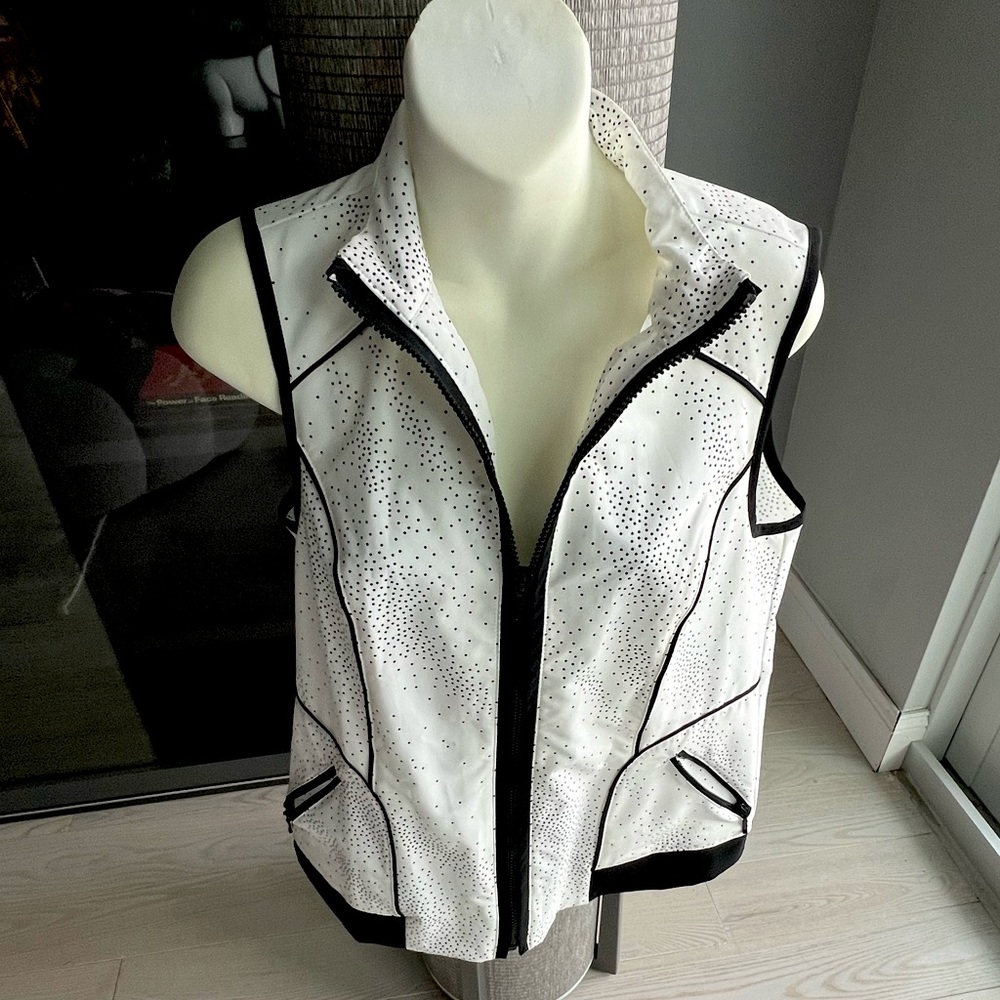 GUC Size S (0) Zenergy by Chico’s White Black Trim & Black Poka Dots Zipper Vest